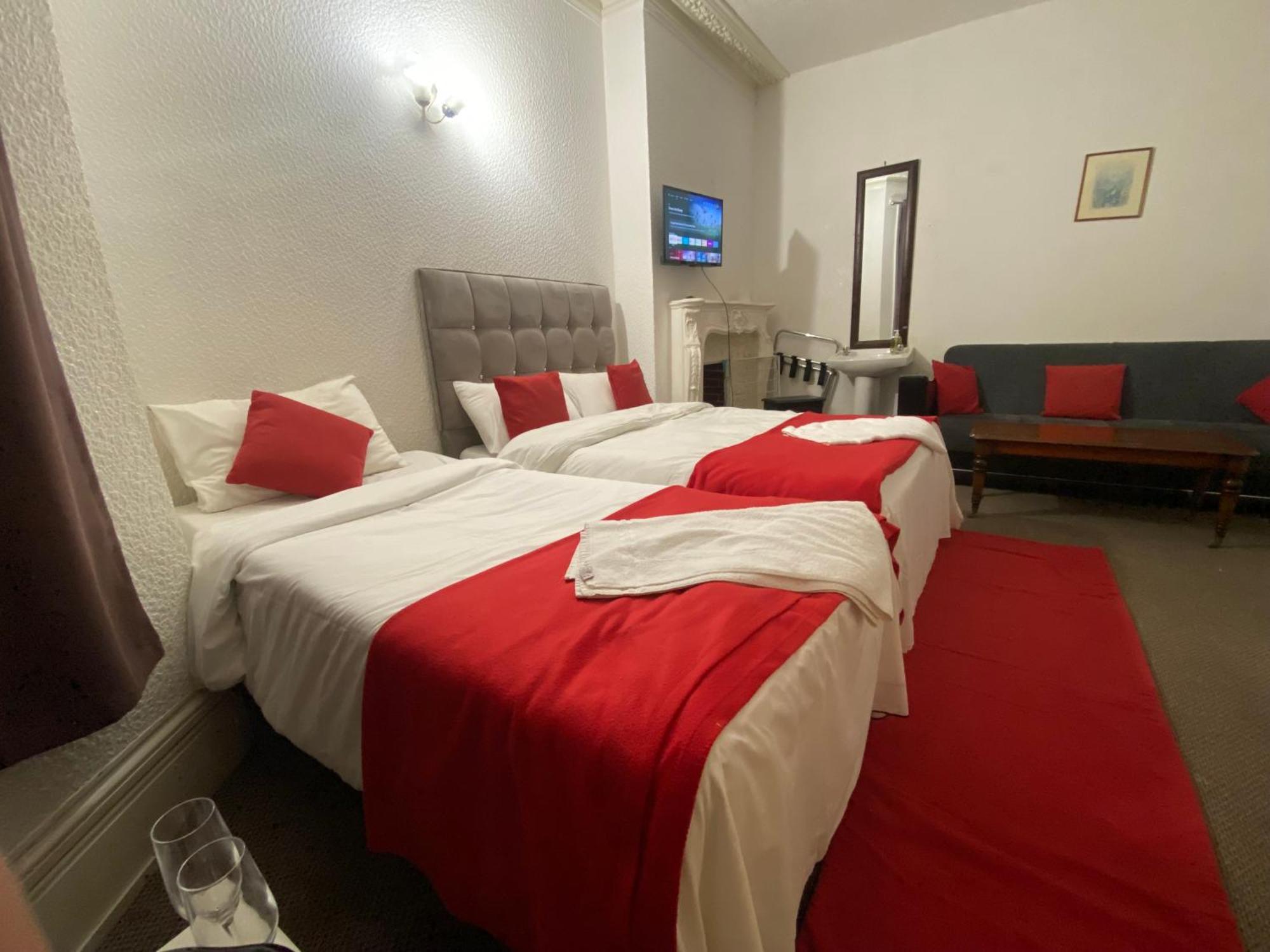 Saji Hotel Илфорд Экстерьер фото