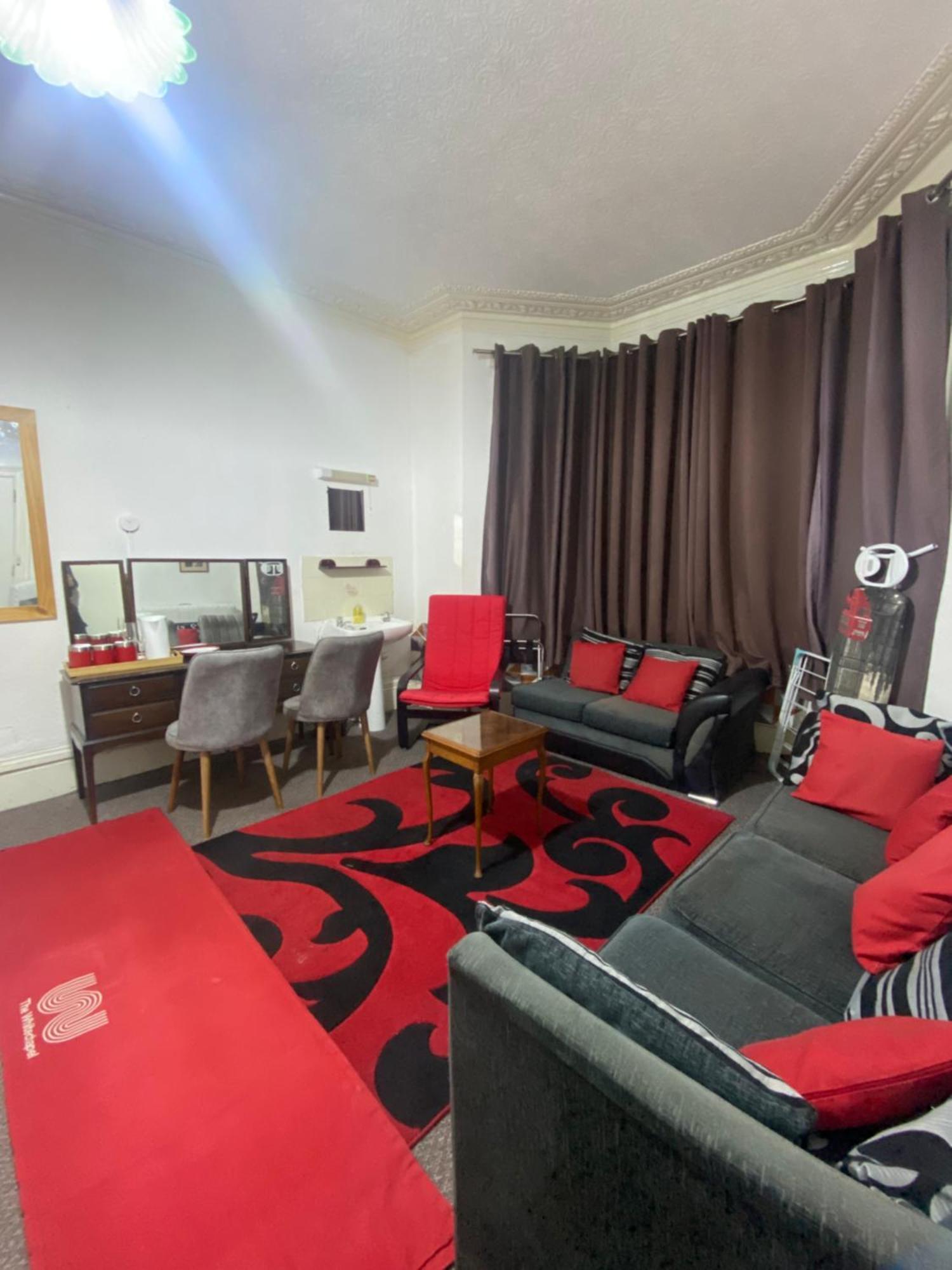Saji Hotel Илфорд Экстерьер фото